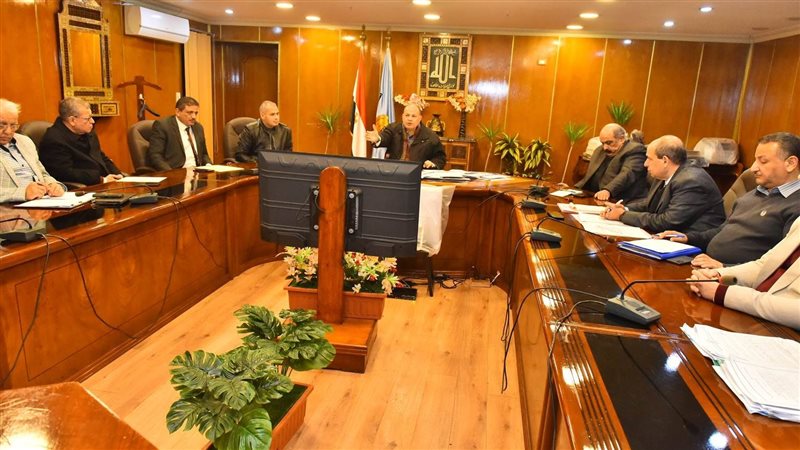 اجتماع محافظ أسيوط،