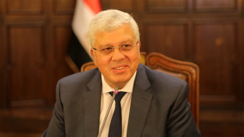 الدكتور ايمن عاشور