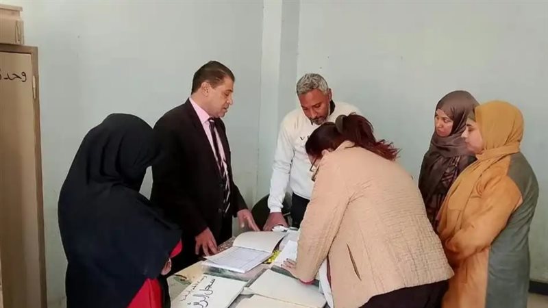 جانب من متابعة مدير