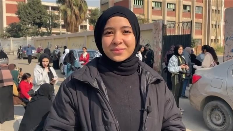 طالبة بالصف الاول