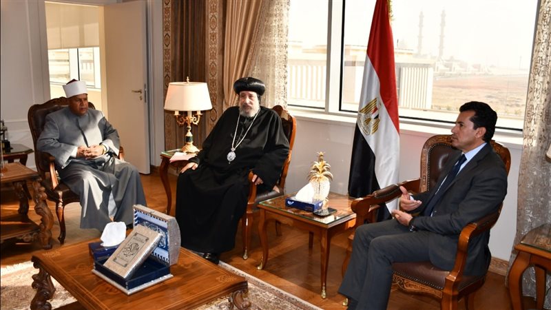 وزير الشباب يبحث