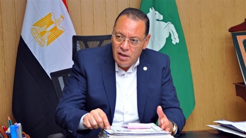 محافظ الشرقية يتلقى
