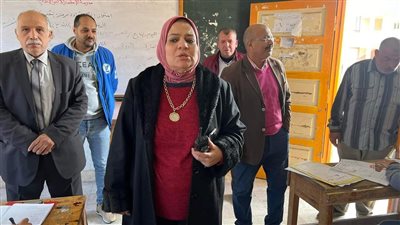 جولة تفقدية لمديرة الجمرك التعليمية على لجان امتحانات الشهادة الإعدادية (صور)
