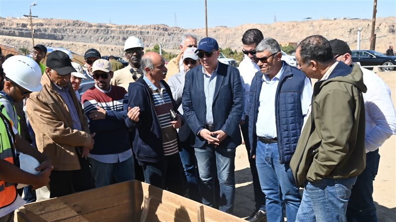وزير الري خلال زيارته