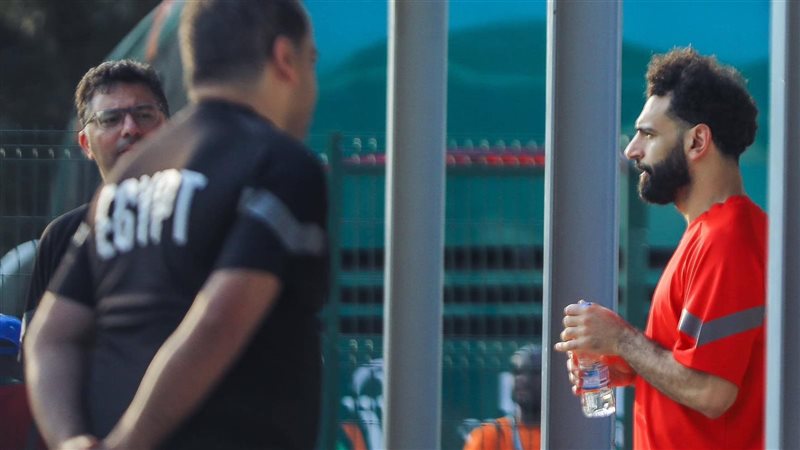 محمد صلاح قائد منتخب
