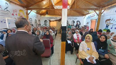 وكيل تعليم الأقصر أثناء تفقده تدريبات المعلمين الجدد: أوصيكم بحسن رعاية الأطفال (صور)