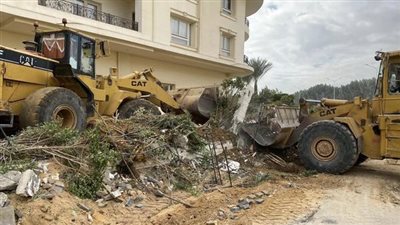 إزالة إشغالات وتعديات في حملة موسعة بالعاشر من رمضان 
