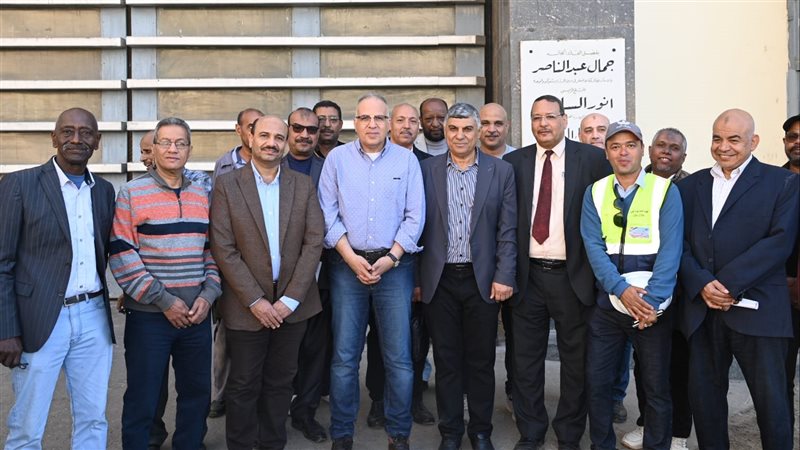 وزير الري خلال تفقد