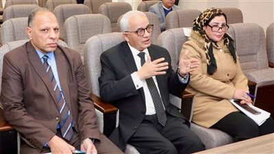 رضا حجازي يتابع إجراءات إعداد الناجحين في مسابقة 30 ألف معلم