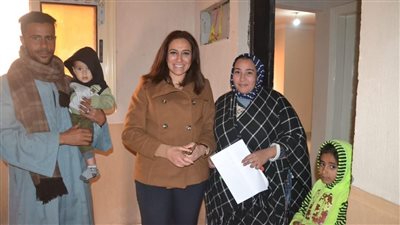 البحيرة تسلم التعويضات لأصحاب الأراضي المتعارضة مع مسار القطار الكهربائي (صور)