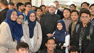 وزير الأوقاف يتفقد جناح المجلس الأعلى للشئون الإسلامية بمعرض الكتاب (صور)