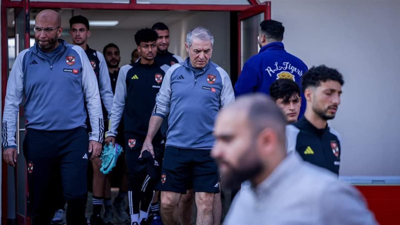 فريق الكرة بالأهلي،فيتو