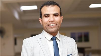 «الواضح» و«الموجز اللطيف».. كتب جديدة لحسام شاكر بمعرض الكتاب (صور) 