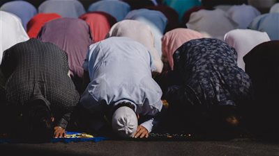 ما حكم إعادة صلاة الجمعة ظهرًا بعدها؟ دار الإفتاء تجيب 