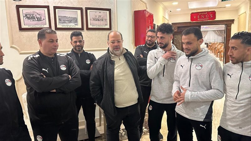 العطار يجتمع بمنتخب