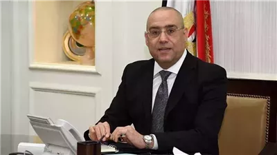 وزير الإسكان يتابع موقف مشروعات المرافق والطرق بالقاهرة الجديدة وبدر والشروق 