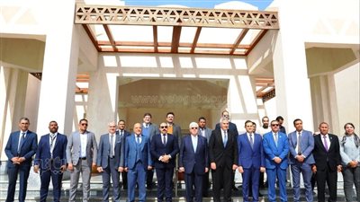 وزير التعليم العالى ومحافظ أسوان يتفقدان مركز إبداع مصر الرقمية (صور)