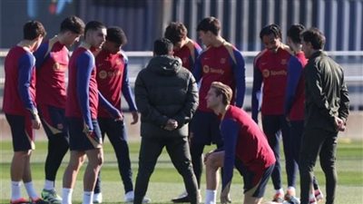 بعد غضب اللاعبين، تشافي يبحث عن جاسوس في برشلونة