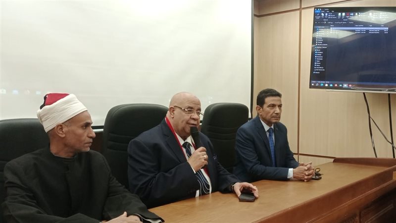 أثناء افتتاح الدورة،