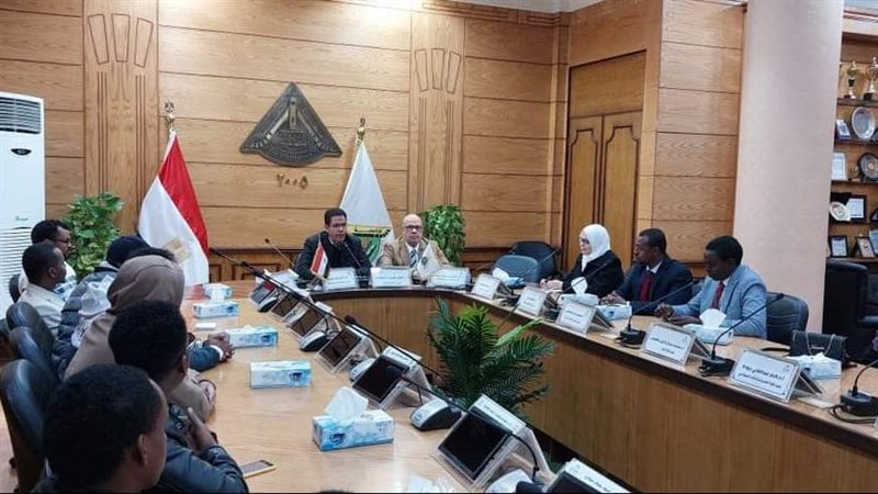 رئيس جامعة بنها خلال