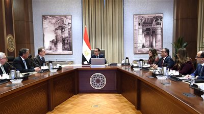 رئيس الوزراء يلتقي مسئولي شركة مرسيدس بنز لاستعراض فرص التعاون 