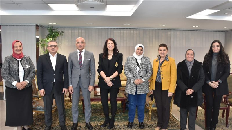 جامعة عين شمس، فيتو