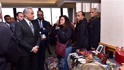 جولة لوزير العمل في مواقع إنتاج بالجيزة، اليوم الأحد