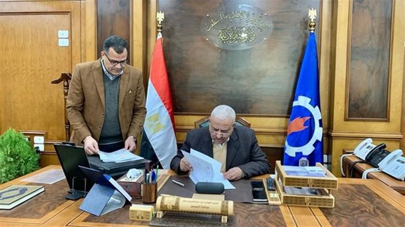 محافظ السويس يعتمد