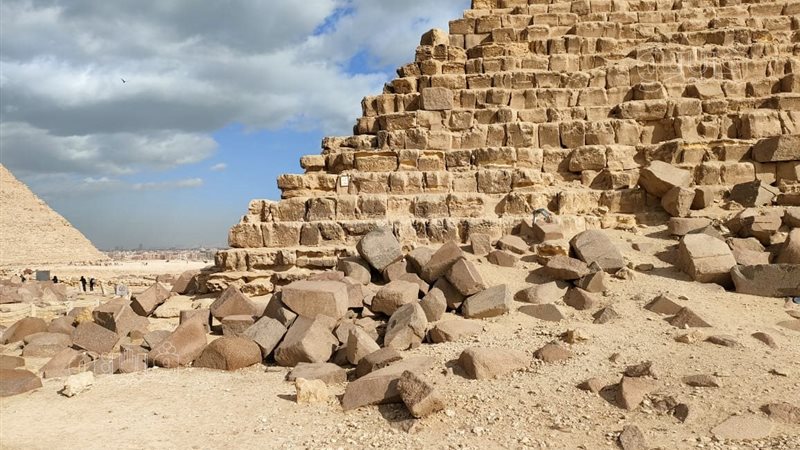 مشروع تبليط هرم منكاورع،فيتو