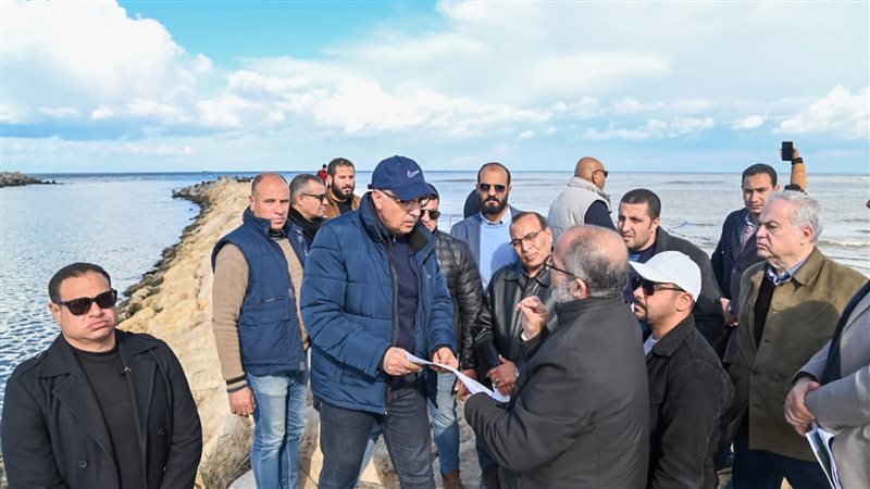 وزير الري يتفقد مصب