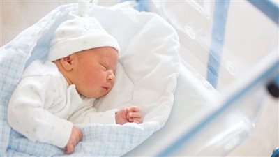 ١٥ شخصًا مختصا بالتبليغ عن ميلاد طفل وفقًا للقانون .. تعرف عليهم
