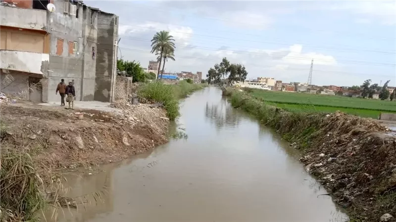 المصرف أثناء فيضة،