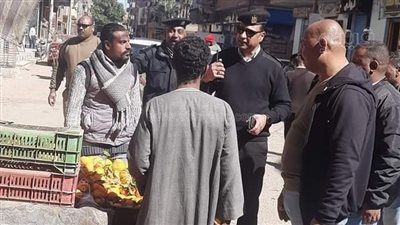 مرافق الأقصر تتحفظ على 6 موازين للباعة الجائلين في حملة على الإشغالات (صور)