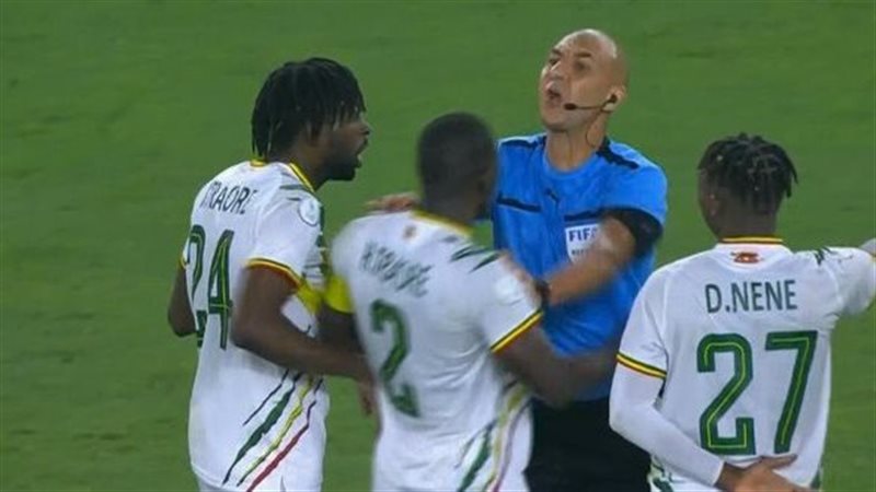 محمد عادل، فيتو 