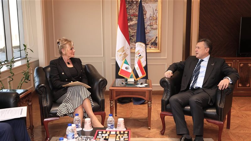 اجتماع وزير السياحة