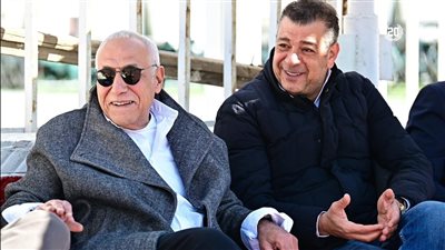حسين لبيب يدعم لاعبي الزمالك فى التدريبات