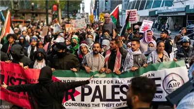 من النهر إلى البحر فلسطين ستتحرر، الآلاف يتظاهرون أمام قاعة حفل جوائز الجرامي (فيديوهات)