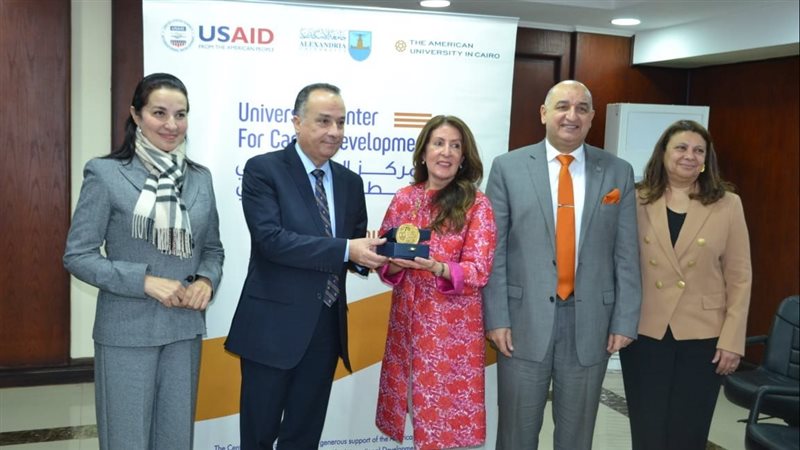 السفيرة الأمريكية