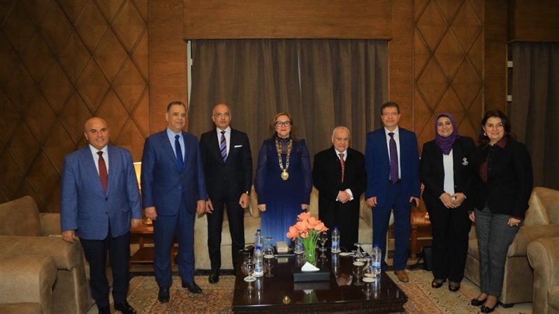 جامعة عين شمس، فيتو