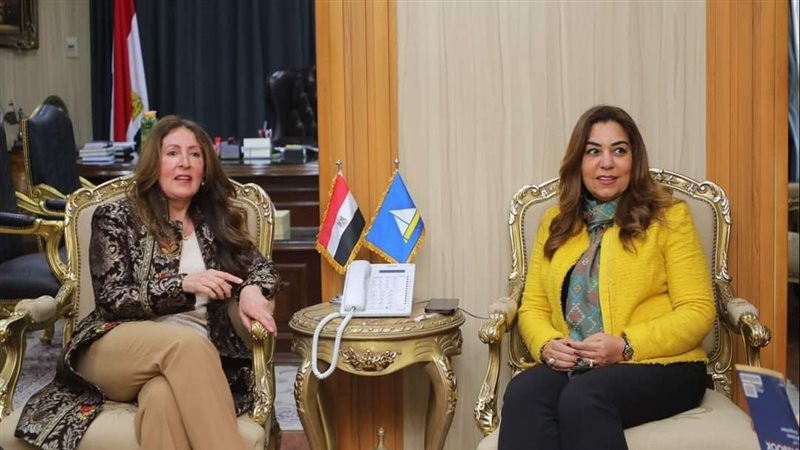 محافظ دمياط وسفيرة