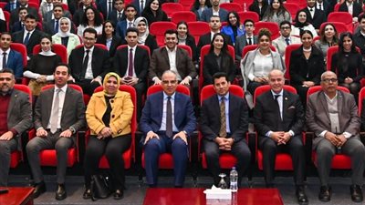 وزير الري يستعرض عددًا من ملفات المياه داخليًا وخارجيًا مع الشباب في المركز الأولمبي بالمعادي
