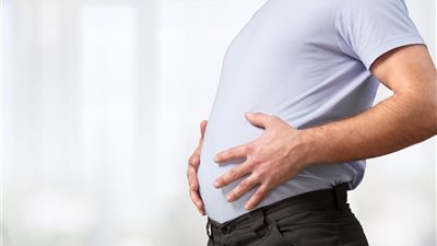 أسباب انتفاخ البطن غير المَرضية (إنفوجراف)