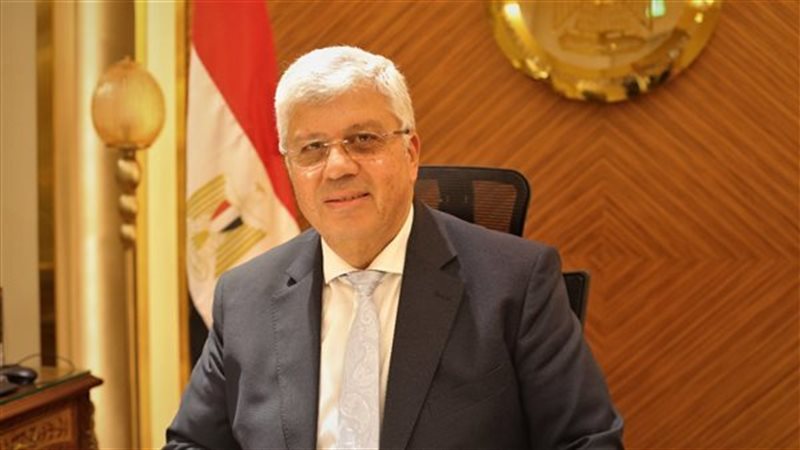 الدكتور أيمن عاشور