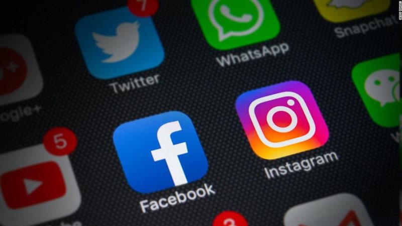 فيسبوك، فيتو