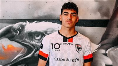 أورا السويسري يعلن رسميا التعاقد مع نجم الأهلي الصاعد 