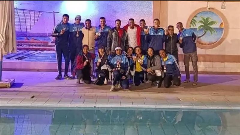 أعضاء نادي التجديف