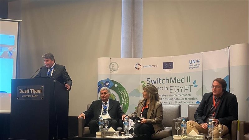 المائدة المستديرة،