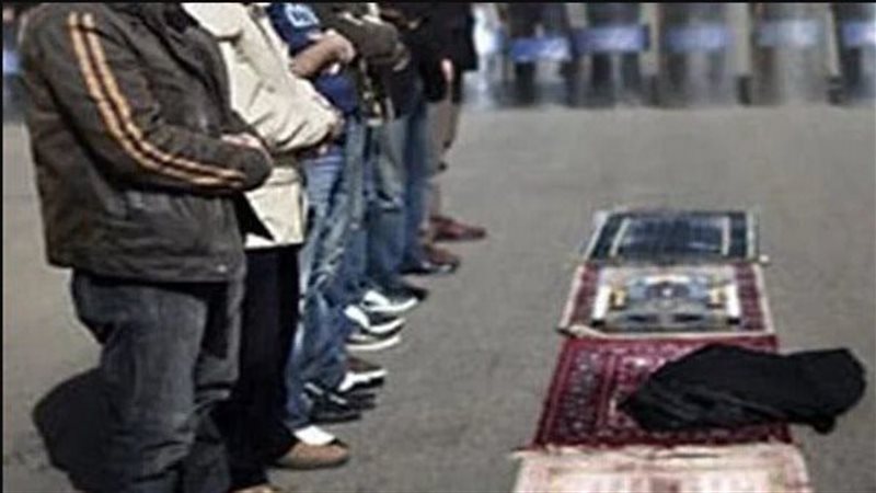 الصلاة بالحذاء، فيتو