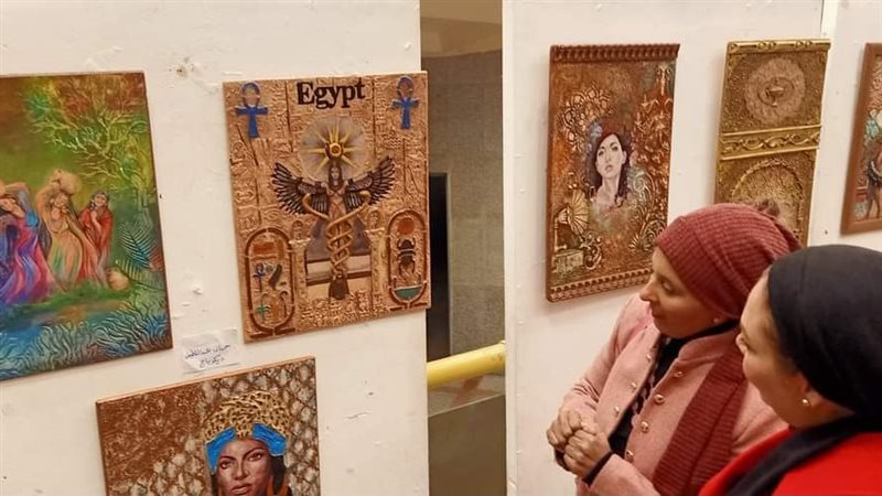 60 لوحة فنية في معرض