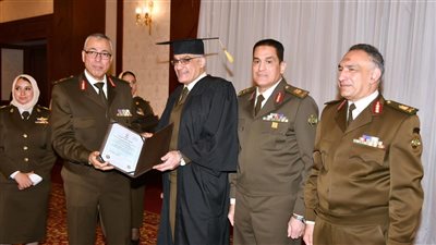الأكاديمية الطبية تنظم مراسم تسليم الشهادات العلمية وتكرم المتميزين من الأطباء 